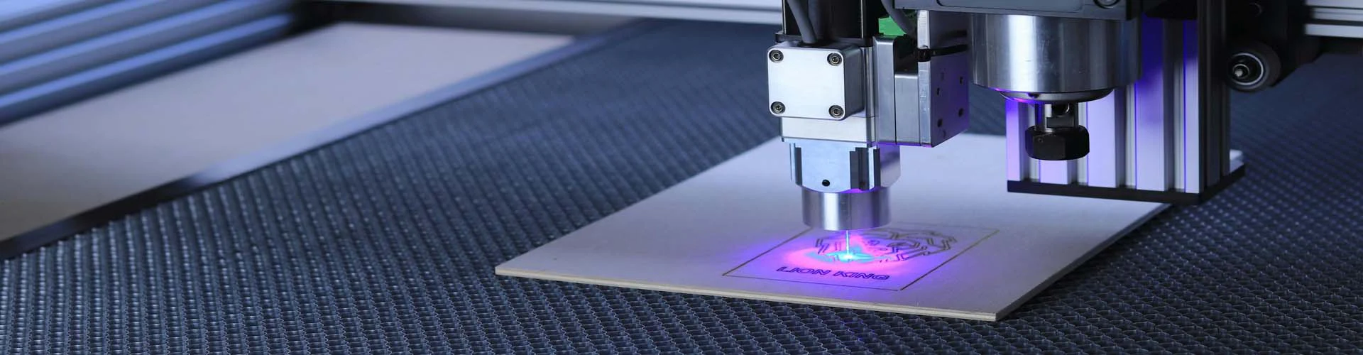 আমাদের সাথে যোগাযোগ করুন